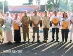 Pj Bupati Bondowoso Serahkan Petikan SK Kenaikan Pangkat dan Pengangkatan CPNS Menjadi PNS serta Sertifikat Orientasi PPPK Formasi