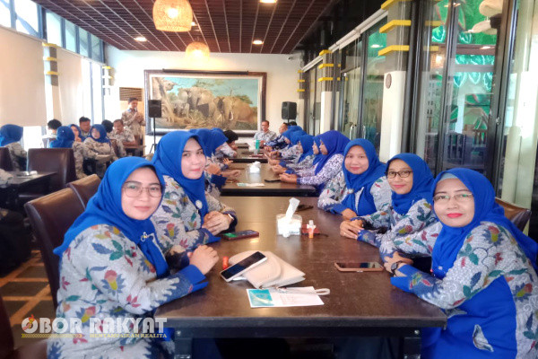 Sidoarjo, Obor Rakyat - Dalam kehidupan adanya pertemuan, pasti juga akan ada perpisahan. Seperti halnya Kepala Sekolah (Kepsek) di SDN Kedungturi, Kecamatan Taman, Kabupaten Sidoarjo, kini mengalami rotasi mutasi pimpinan.