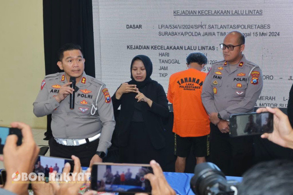 Surabaya, Obor Rakyat - Kecelakaan Lalu Lintas yang terduga pelaku melarikan diri akhirnya berhasil diungkap Satlantas Polrestabes, Surabaya. Keberhasilan itu di Rilis pada Rabu (22/5/2024).