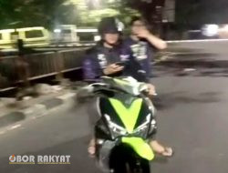 Vidio Status WhatsApp Awak Media Dapati Pemotor Tanpa Plat Nomer ngaku Polisi