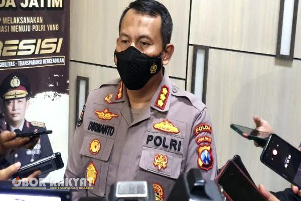 Surabaya, Obor Rakyat - Menyikapi adanya oknum anggota Polres Blitar berinisial Iptu S yang positif adanya kandungan zat amfetamin saat test urine, saat ini sudah diperiksa di Kepolisian Daerah Jawa Timur (Polda Jatim)