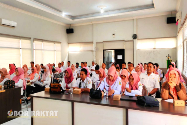 Bondowoso, Obor Rakyat - Badan Kepegawaian dan Pengembangan Sumber Daya Manusia (BKPSDM) Bondowoso kembali berkolaborasi dengan Badan Kepegawaian Negara (BKN). Kali ini bertajuk Pembinaan Implementasi Pengelolaan Kinerja Aparatur Sipil Negara (ASN) melalui Aplikasi e-Kinerja, Rabu (5/6/2024) di Aula Antapura Nayaka Wibawa.
