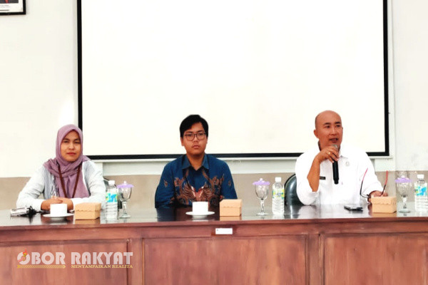 Bondowoso, Obor Rakyat - Badan Kepegawaian dan Pengembangan Sumber Daya Manusia (BKPSDM) Bondowoso kembali berkolaborasi dengan Badan Kepegawaian Negara (BKN). Kali ini bertajuk Pembinaan Implementasi Pengelolaan Kinerja Aparatur Sipil Negara (ASN) melalui Aplikasi e-Kinerja, Rabu (5/6/2024) di Aula Antapura Nayaka Wibawa.