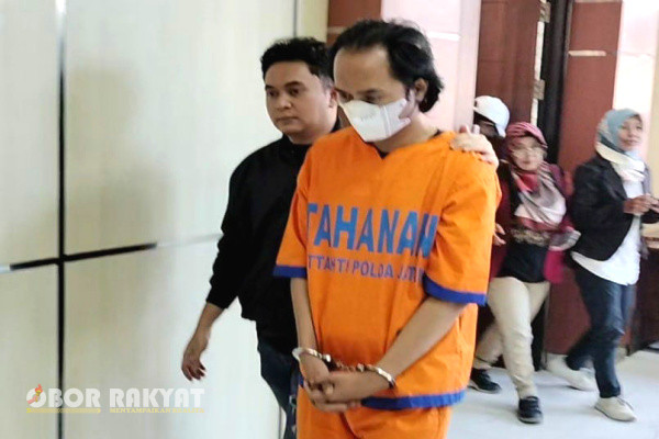 Surabaya, Obor Rakyat - Ditreskrimsus Kepolisian Daerah Jawa Timur (Polda Jatim), melalui team Cyber berhasil ungkap kasus Pornografi melalui situs Wibesite. Tak tanggung-tanggung dari konten itu perbulan pelaku dapatkan Rp. 96.666.000.