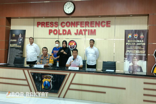 Surabaya, Obor Rakyat - Ditreskrimum Polda Jatim melalui Subdit IV, unit V Renakta berhasil amankan satu pelaku dugaan penipuan. Tak tanggung -tanggung kerugian mencapai Rp.8 miliar.