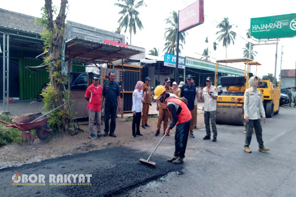 Bondowoso, Obor Rakyat - Keluhan masyarakat mengenai kondisi jalan berlubang di Kabupaten Bondowoso, Provinsi Jawa Timur, bakal segera terjawab.