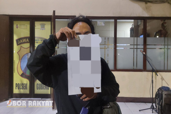 Surabaya, Obor Rakyat - Bukannya menjalankan Tugas Pokok Fungsi (Tupoksi) dan taat akan perundang-undangan, justru oknum Satpam di Shelter Club ini malah bertolak belakang. Pasalnya ia diduga melakukan pemukulan kepada pengunjung.