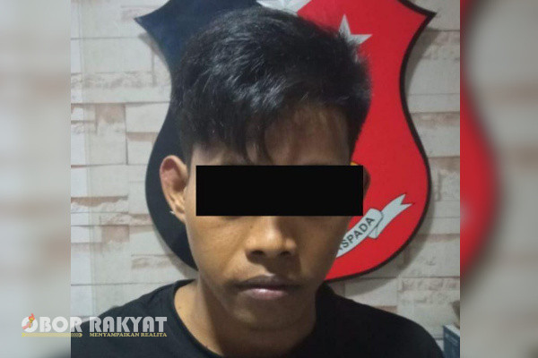 Surabaya, Obor Rakyat - Sepandai-pandai tupai melompat pasti jatuh juga. Pribahasa tersebut pantas disandang MT (29) warga Bulak Banteng, Surabaya. Pasalnya, pelaku terkenal licin dalam bisnis haramnya dan kini berhasil diamankan unit Reskrim Polsek Krembangan.