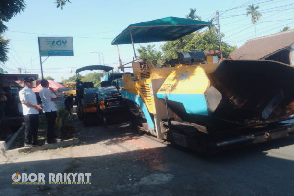 Bondowoso, Obor Rakyat - Dinas Bina Marga Sumber Daya Air dan Bina Konstruksi (BSBK) Kabupaten Bondowoso, Provinsi Jawa Timur, kembali melakukan trial (uji coba) material pengaspalan Hotmix.