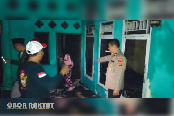 Bogor, Obor Rakyat - Kompol Agus Supriyanto Kapolsek Leuwiliang, Polres Bogor beserta anggota rekannya melakukan pengecekan kebakaran yang terjadi pada hari Selasa (18/6/2024), pada pukul 20.00 WIB.