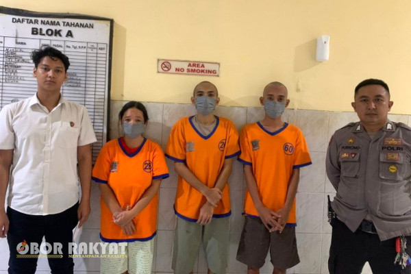 Surabaya, Obor Rakyat - Satreskrim Polrestabes, Surabaya, melalui unit Resmob, amankan pelaku 3 (tiga) Curanmor, dalam penangkapan itu 1 (satu) wanita terlibat dalam kemufakatan jahat.