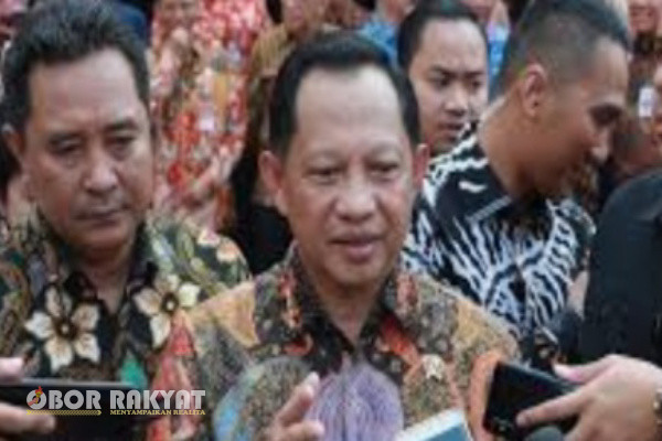 Jakarta, Obor Rakyat - Menteri Dalam Negeri (Mendagri) Tito Karnavian menerbitkan surat edaran pada 16 Mei 2024 mengenai konsekuensi bagi para penjabat (Pj) kepala daerah yang ingin mengikuti Pilkada Serentak 2024.