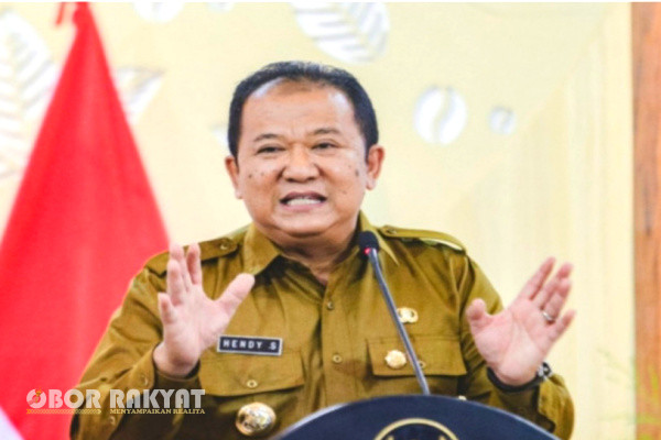 Jember, Obor Rakyat – Bupati Hendy Siswanto, melayangkan surat kepada pemerintah pusat untuk memperjuangkan 12.600 tenaga honorer di lingkungan Pemerintah Kabupaten (Pemkab) Jember, Jawa Timur, agar bisa menjadi aparatur sipil negara (ASN) berstatus pegawai pemerintah dengan perjanjian kerja (P3K).