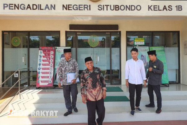 Situbondo, Obor Rakyat - Dinilai cacat hukum, pelaksanaan pembangunan Gedung Olahraga (GOR) Bung Karna yang dibangun oleh Pemerintah Kabupaten (Pemkab) Situbondo melalui Dinas Pekerjaan Umum dan Penataan Ruang (DPUPR) di soal Lembaga Hukum (LBH) Mitra Santri.