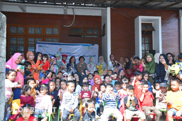 Jakarta, Obor Rakyat - PT PLN Indonesia Power Unit Bisnis Pembangkitan (UBP) Priok dalam program Corporate Social Responsibility melalui program Ketahanan Pangan Keluarga Usir Stunting (Ketapang Kuning) telah melakukan edukasi terkait gizi kepada ibu dan anak di daerah Jakarta Utara.