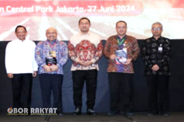Jakarta, Obor Rakyat - Menteri Dalam Negeri (Mendagri), dan Kepala Lembaga Kebijakan Pengadaan Barang/Jasa Pemerintah (LKPP), meluncurkan Surat Edaran Bersama (SEB), berkaitan dengan Pengadaan Barang/Jasa Permainan pada Badan Layanan Umum Daerah (BLUD) sektor kesehatan.