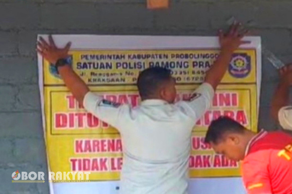 Probolinggo, Obor Rakyat - Satuan Polisi Pamong Praja (Satpol PP) Kabupaten Probolinggo bersama Forum Koordinasi Pimpinan Kecamatan (Forkopimcam) Dringu, menutup 3 tempat hiburan malam yakni karaoke, Jumat (28/6/2024).