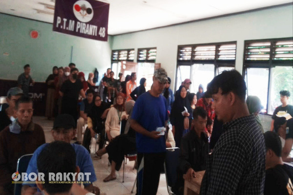 Jakarta, Obor Rakyat - Pemerintah melalui Perum Bulog kembali menyalurkan bantuan pangan (bapang) beras di wilayah Kelurahan Pinang Ranti, Kecamatan Makasar, Jakarta Timur.