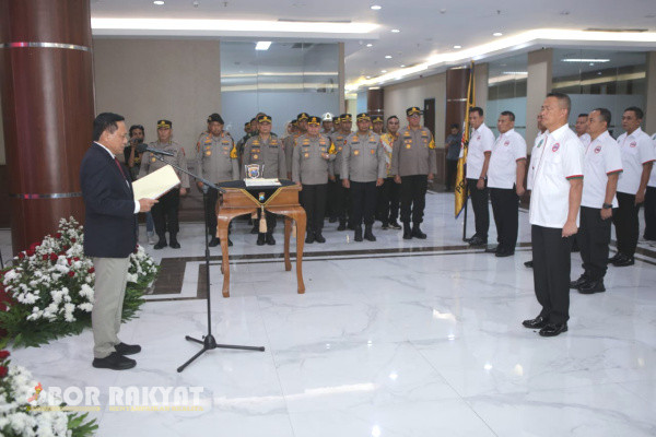 Surabaya, Obor Rakyat - Pengurus Provinsi (Pengprov) Persatuan Bola Voli Seluruh Indonesia (PBVSI) Jawa Timur (Jatim) masa bakti 2024-2028 resmi dilantik di Gedung Patuh Lantai 2 Mapolda Jatim, pada Jum'at (28/6/2024).