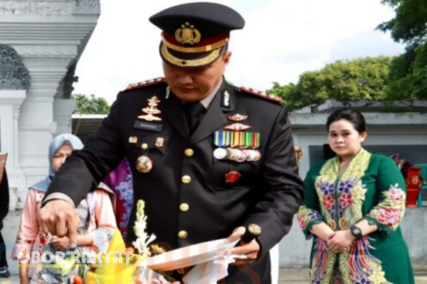 Banyuwangi, Obor Rakyat – Polresta Banyuwangi menggelar upacara Hari Bhayangkara ke-78 di Lapangan Taman Blambangan.