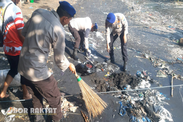 Probolinggo, Obor Rakyat - Tanggal 2 Juli merupakan Hari Kelautan Nasional, yang menjadi momentum untuk sama-sama menjaga kelestarian laut.