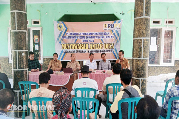 Bondowoso, Obor Rakyat - Pengembangan Infrastruktur Sosial Ekonomi Wilayah (PISEW) merupakan program yang dilaksanakan untuk mendukung kebijakan Pemerintah dalam meningkatkan dan mengembangkan infrastruktur yang mendorong pertumbuhan ekonomi kawasan permukiman di kecamatan, serta meningkatkan kualitas permukiman perdesaan.