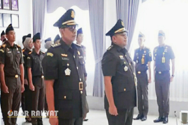 Banyuwangi, Obor Rakyat - Jabatan Kepala Seksi Tindak Pidana Umum (Kasi Pidum) Kejaksaan Negeri Banyuwangi berganti. Pejabat sebelumnya Ahmad Budi Mukhlis digantikan oleh Agus Haryono yang sebelumnya sebagai pemeriksa di Aswas Kejati DKI Jakarta.