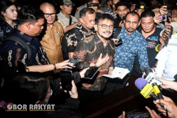 Jakarta, Obor Rakyat - Aliansi Jurnalis Independen (AJI) Jakarta dan LBH Pers mengecam keras kekerasan terhadap wartawan oleh sekelompok orang diduga organisasi masyarakat (ormas) saat meliput sidang vonis terdakwa eks Menteri Pertanian (Mentan) RI, Syahrul Yasin Limpo atau SYL.