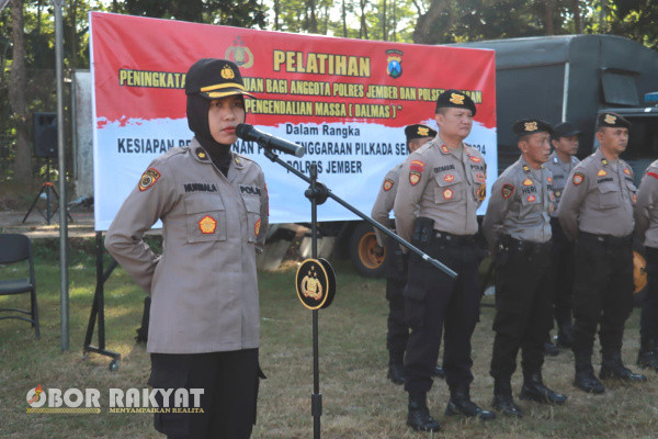 Jember, Obor Rakyat - Dalam rangka kesiapan pengamanan penyelenggaraan Pilkada Serentak 2024, Polres Jember Polda Jatim mengintensifkan pelatihan pengendalian massa (Dalmas).