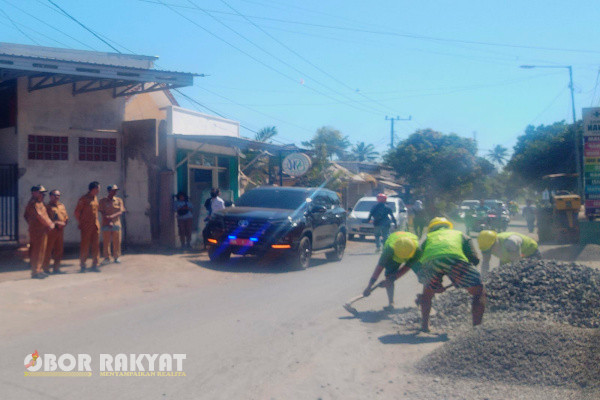 Bondowoso, Obor Rakyat - Pemerintah Kabupaten (Pemkab) Bondowoso, melalui dinas Bina Marga Sumber Daya Air dan Bina Konstruksi (BSBK) tengah menggenjot pelaksanaan penanganan jalan dengan menggunakan Anggaran Pendapatan dan Belanja Daerah (APBD) II, tahun 2024.