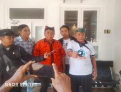 Kembali Tak Ditemui Kacabdindik Provinsi, Ratusan Massa Datangi Kantor DPRD Banyuwangi