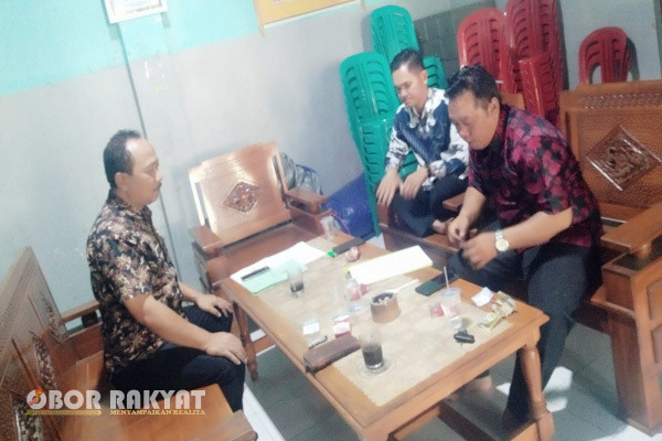 Bondowoso, Obor Rakyat - Arif Fitriyadi Khairul Anwar, warga Desa Wonosari, Kecamatan Grujugan, Kabupaten Bondowoso, menghibahkan tanahnya seluas 1266 M2 ke Pemerintah Desa (Pemdes) setempat.