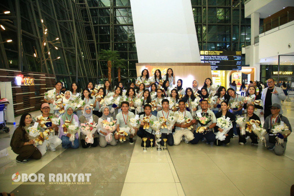 Jakarta, Obor Rakyat - Indonesia patut berbangga, puluhan siswa dan siswi SMA Labschool Kebayoran Jakarta, menyabet gelar Grandprix alias juara umum pada lomba International Youth Festival of Music and Arts - Muses 2024 yang diadakan di Sozopol, Bulgaria.