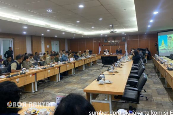 Jakarta, Obor Rakyat - Dinas Pendidikan (Disdik) dan Kepala Sekolah rapat bersama dengan Komisi E Dewan Perwakilan Rakyat Daerah (DPRD) DKI Jakarta, bahas kebijakan cleansing yang dilakukan di awal juli 2024.