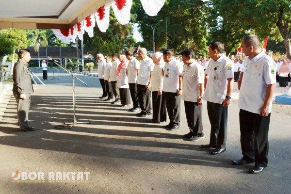 Bondowoso, Obor Rakyat - Pejabat (Pj) Bupati Bondowoso, Muhammad Hadi Wawan Guntoro, mengawali hari pertamanya bertugas dengan memimpin apel dan coffee morning, Rabu (24/7)2924), di halaman kantor Sekretariat Daerah (Setda) Pemkab Bondowoso.