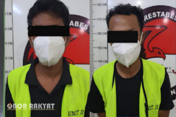 Surabaya, Obor Rakyat - Dua warga Perum UKA, Benowo, Surabaya, terpaksa berurusan dengan unit ll Satresnarkoba Polrestabes Surabaya. Pasalnya, mereka kedapatan menyimpan sabu siap edar di dalam rumahnya.