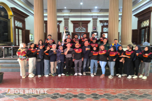 Bondowoso, Obor Rakyat - Pemerintah Kabupaten (Pemkab) Bondowoso melalui Dinas Pariwisata Kebudayaan Pemuda dan Olahraga (Disparbudpora) mengirimkan puluhan atlet dan ofisial untuk mengikuti Invitasi Olahraga Tradisional tingkat Provinsi Jawa Timur (Jatim), Tahun 2024 yang diselenggarakan oleh Komite Olahraga Rekreasi Masyarakat Indonesia (Kormi) Ngawi.