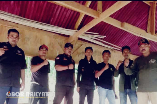 Lebak, Obor Rakyat - Ketua Badan Pembinaan Potensi Keluarga Besar Banten (BPPKB) DPC Lebak, Ujang Krisna, mengunjungi DPAC Kecamatan Curug bitung, Senin (29/7/2024).