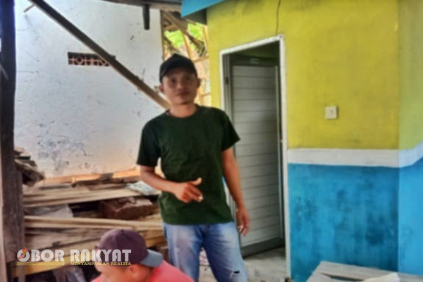 Situbondo, Obor Rakyat - Pembangunan jamban sehat merupakan fasilitas pembuangan tinja yang efektif untuk memutuskan mata rantai penularan penyakit.