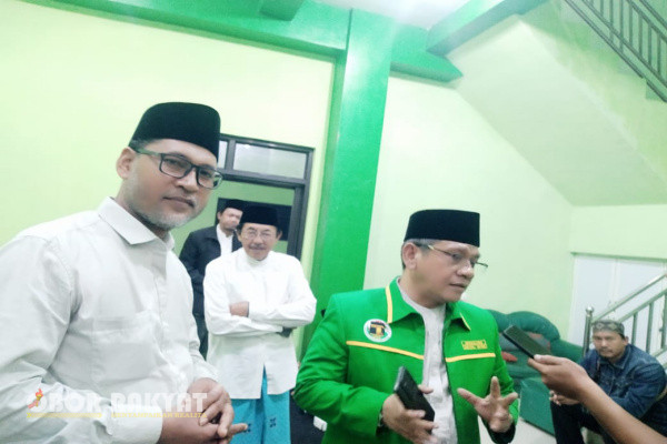 Bondowoso, Obor Rakyat- Mandat untuk KH. As'ad Yahya Syafi'i (Ra Hamid) yang dikabarkan sebagai pendaftar baru bakal calon kandidat Wabup di Pilkada Bondowoso 2024 ke DPW Partai Persatuan Pembangunan (PPP) Jawa Timur disebut-sebut terlambat.