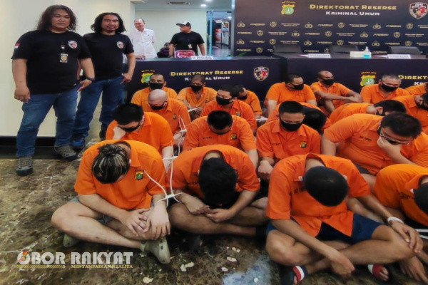 Jakarta, Obor Rakyat - Tim Gabungan Subdit Jatanras dan Resmob Ditreskrimum Polda Metro Jaya berhasil mengungkap dua Kasus judi online dan satu kasus judi sabung ayam.