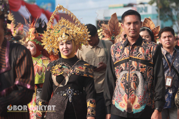 Jember, Obor Rakyat - Polres Jember Polda Jatim menerjunkan ratusam personel gabungan untuk pengamanan event internasional, Jember Fashion Carnaval (JFC) 2024.