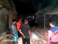 Tertimpa Reruntuhan Rumahnya yang Ambruk, Nenek di Situbondo Luka-luka