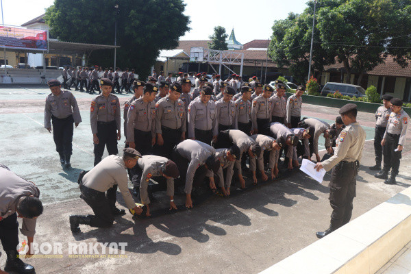 Bondowoso, Obor Rakyat - Jelang pelaksanaan Pemilihan Kepala Daerah (Pilkada) serentak 2024, Polres Bondowoso Polda Jatim memaksimalkan kegiatan latihan pengendalian massa (Dalmas).