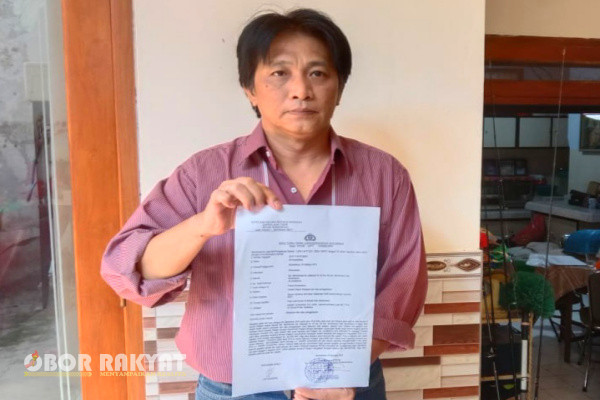Bondowoso, Obor Rakyat – Warga Kelurahan Dabasah, Kecamatan Bondowoso Kabupaten Bondowoso, Jawa Timur bernama Setiadarma (51) melaporkan oknum pengacara yang beralamat Northwest Lake NE 11, Surabaya inisial AG ke polisi atas dugaan kasus penipuan dan penggelapan uang.