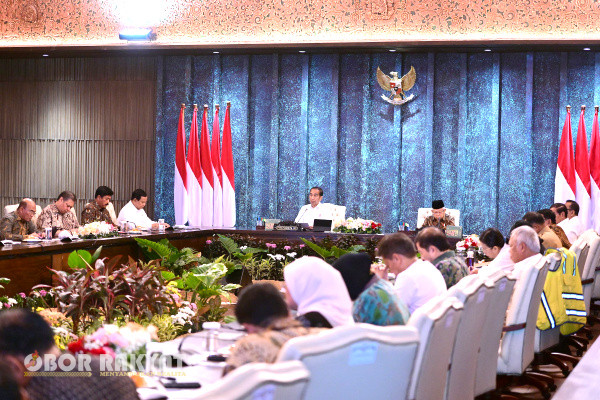 Jakarta, Obor Rakyat - Dalam Sidang Kabinet Paripurna di Istana Garuda, Ibu Kota Nusantara (IKN), Provinsi Kalimantan Timur, Senin, 12 Agustus 2024, Menteri Pertahanan sekaligus Presiden Terpilih Prabowo Subianto menegaskan komitmennya untuk melanjutkan dan menyelesaikan pembangunan IKN.