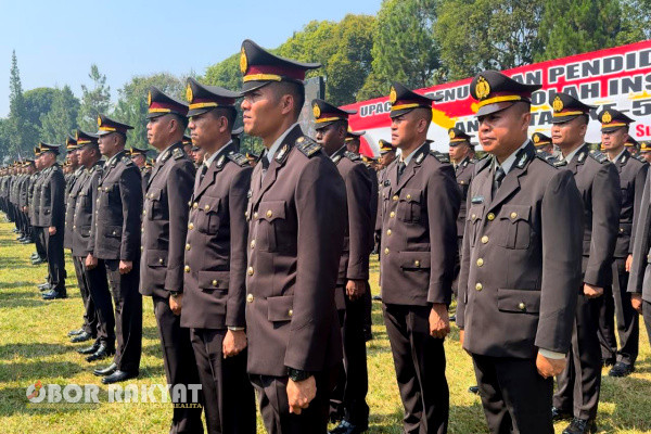 Sukabumi, Obor Rakyat - Wakil Kepala Kepolisian Negara Republik Indonesia (Wakapolri), Komjen Pol Agus Andrianto menghadiri upacara penutupan dan pelantikan 1.999 perwira Polri Sekolah Inspektur Polisi Resimen Laksamana Satya Prakasa angkatan ke- 53 gelombang I tahun anggaran 2024.