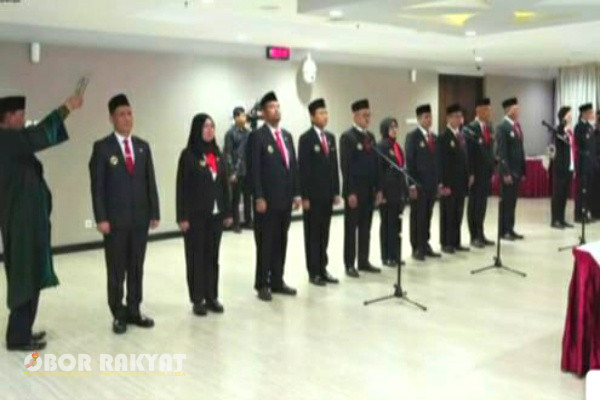 Jakarta, Obor Rakyat - Komisi Pemberantasan Korupsi (KPK) melakukan mutasi pejabat pimpinan tinggi pratama di lingkungan KPK.