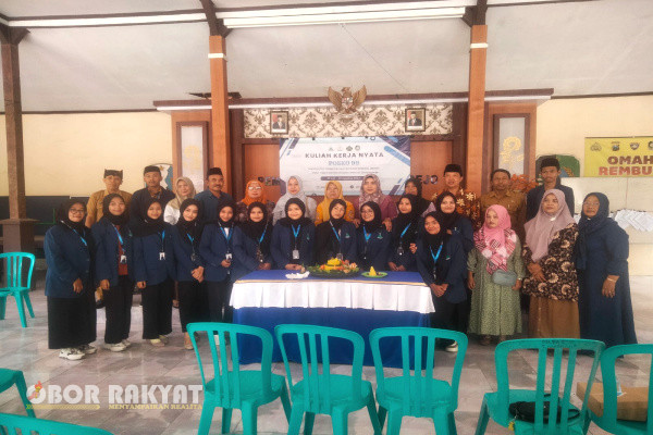 Banyuwangi, Obor Rakyat - Selama kurang lebih 45 hari, mahasiswa Kuliah Kerja Nyata (KKN) Universitas Islam Kyai Haji Achmad (UIN KHAS) yang berjumlah belasan orang melaksanakan pengabdian di Desa Tapanrejo , Kecamatan Muncar, Kabupaten Banyuwangi.
