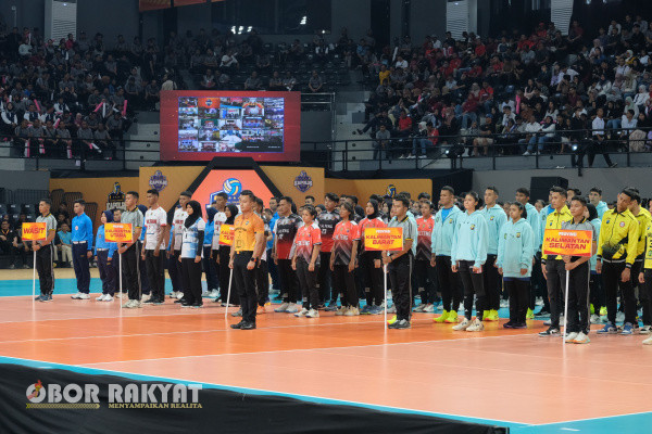 Pontianak, Obor Rakyat - Asisten Kapolri Bidang Sumber Daya Manusia yang juga ketua harian Komite Olahraga Polri (KOP), Irjen Pol. Dedi Prasetyo membuka kejuaraan voli memperebutkan piala Kapolri 2024 di Pontianak, Kalimantan Barat, Rabu (21/8/2024).